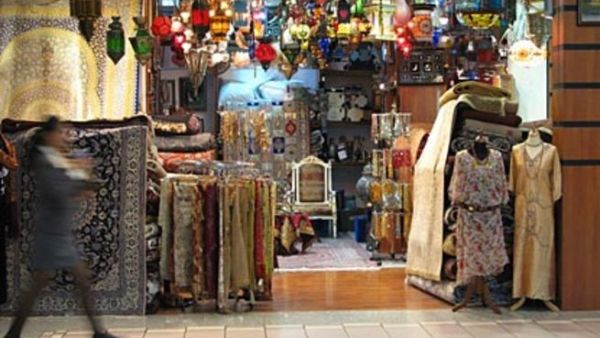 زادت المبيعات من أصناف الحلوى والمكسرات والقهوة والملابس والذهب زادت المبيعات من أصناف الحلوى والمكسرات والقهوة والملابس والذهب