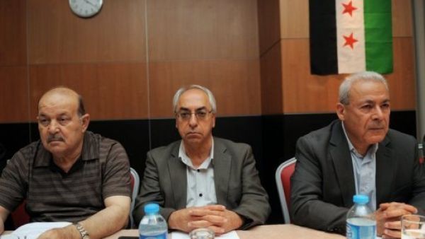 عبد الباسط سيدا والى يساره برهان غليون