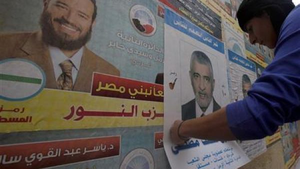 لافتة انتخابية لمرشح لحزب النور في الاسكندرية 
