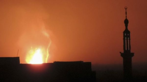 دخان يتصاعد من حريق قرب مطار دمشق الدولي
