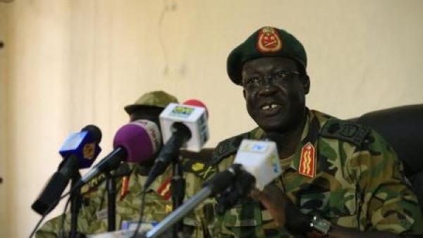 رئيس اركان الجيش الشعبي لتحرير السودان جيمس هوث ماي يدلي بتصريحات صحفية في جوبا