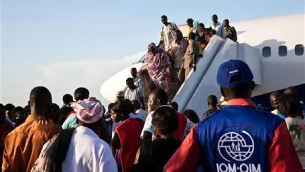 سودانيون جنوبيون يصلون إلى مطار جوبا
