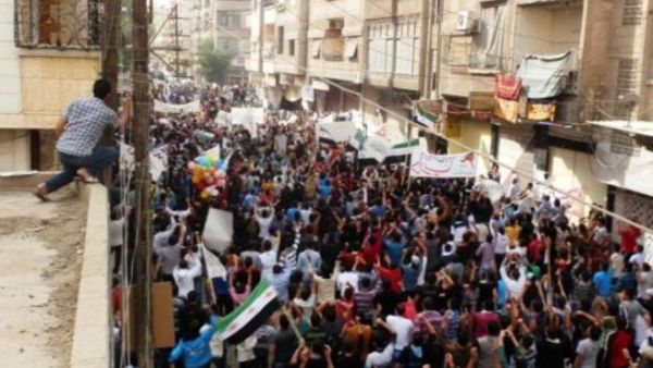 تظاهرات مناهضة للنظام في سوريا تطالب بالعدالة الدولية 