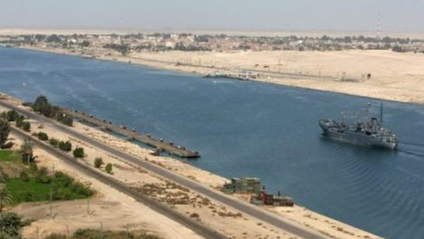 Egyptian security are set to beef up their presence on the Suez canal following a failed 'terrorist' attack on Saturday. (AFP)