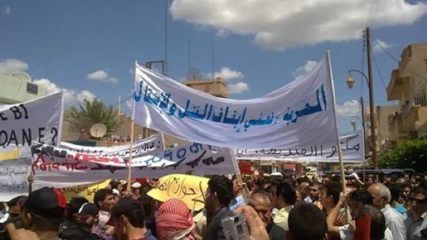صورة نشرها ناشطون لتظاهرات مناهضة للاسد في القامشلي

