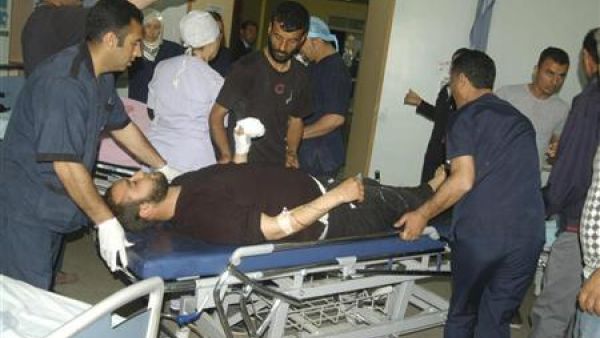 شخص اصيب على الجانب السوري من الحدود في مستشفى بمدينة كيليس التركية
 شخص اصيب على الجانب السوري من الحدود في مستشفى بمدينة كيليس التركية