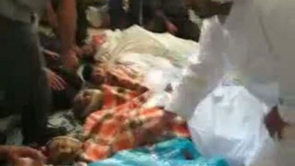 22 قتيلا بسوريا والالاف يتظاهرون في جمعة "النفير العام"  