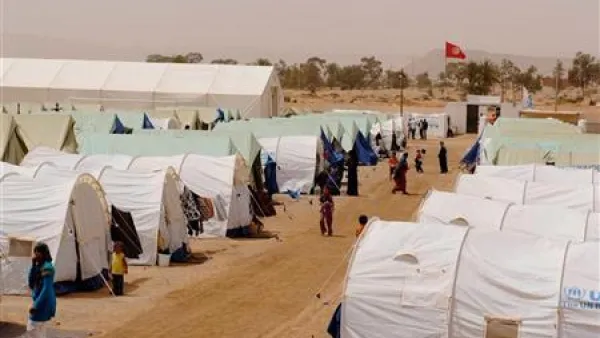 مخيم للاجئين الفارين من ليبيا على الحدود مع تونس 
