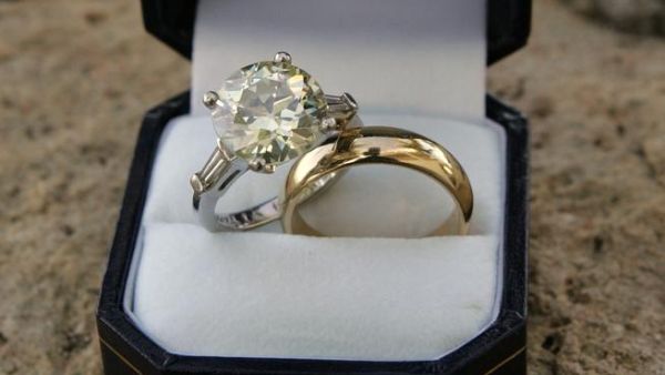 Wedding's are an expensive business, but increasingly so in Iran