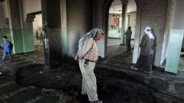 اثار الحريق بالمسجد