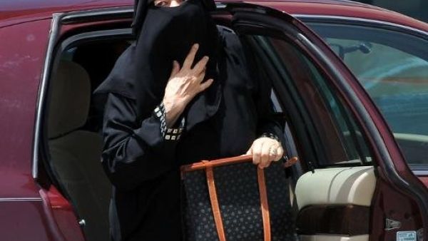 نساء في الشورى السعودي يرفعن توصية بقيادة المراة للسيارة