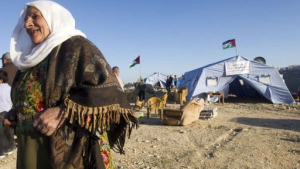 فلسطينيون يقيمون مخيما احتجاجيا جديدا بالضفة الغربية