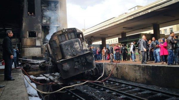 أدى حريق هائل اندلع في "محطة مصر" للقطارات إلى مصرع 20 شخصا وإصابة أكثر من 40 آخرين