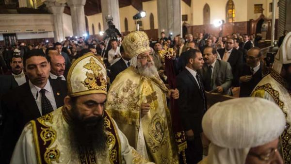 أقباط مصر يحتفلون بعيد الفصح في ظل إجراءات أمنية مشددة