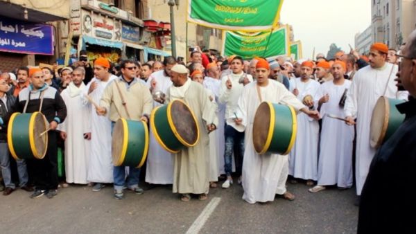 لمن ينحاز متصوفة مصر.. للسيسي "حبيب الله" أم "الشريف" عنان؟