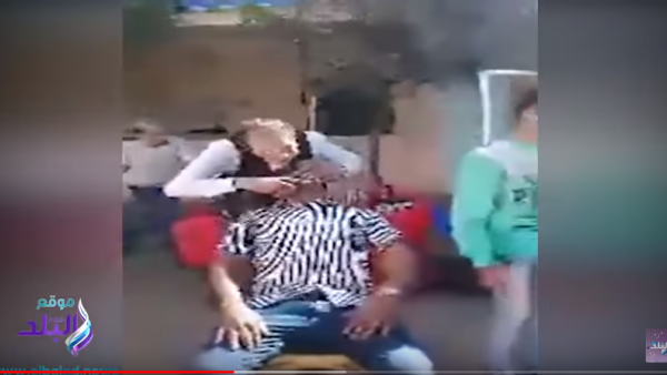 مشهد مرعب لساحر "يذبح" شخصا في مصر بمدرسة ابتدائية 