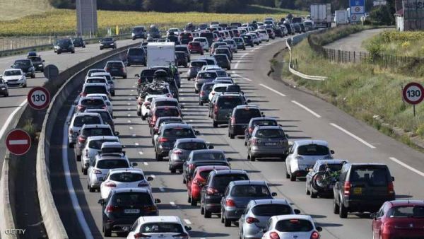 وقف شرطيتين عن العمل لارتكابهما "مخالفة غريبة"
