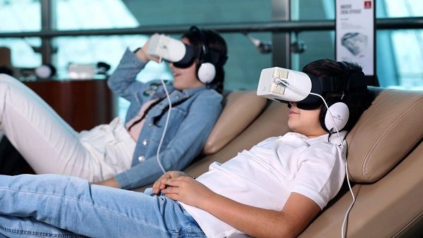 Emirates trials innovative headsets in its Dubai airport lounges.