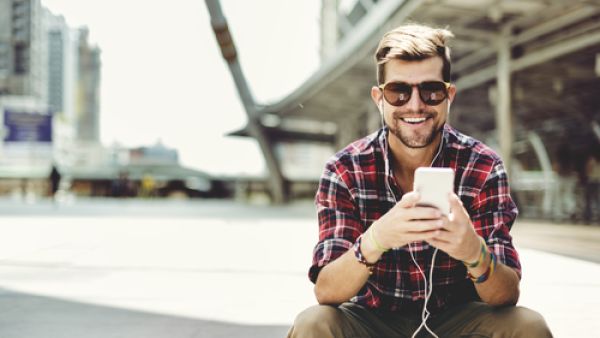 أناقة الرجل في الصيف لا تكتمل إلا بهذه الإكسسوارت الأربعة
