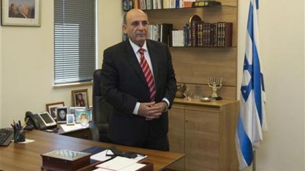 موفاز يكشف عن سر جديد حول ياسر عرفات
