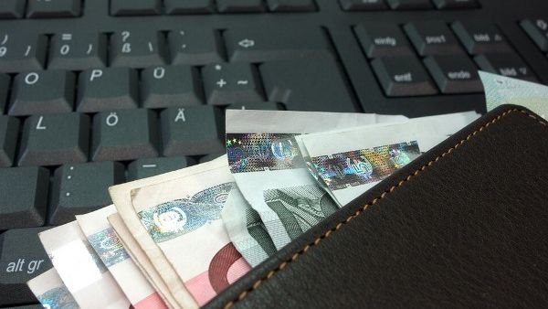 A big goal for most GCC expats is to save up enough money and go back home with their savings in tow. (Pixabay) 