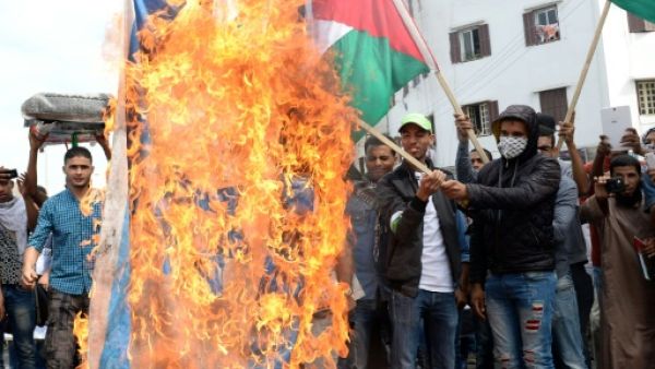 عشرات الآلاف يتظاهرون في الدار البيضاء تضامنا مع الفلسطينيين