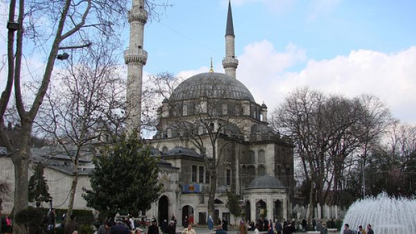 مسجد أبي أيوب الأنصاري يجذب الملايين في رمضان‎