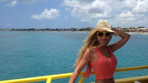 Myriam Fares on one of her many vacations! (Shakwmakw.com)