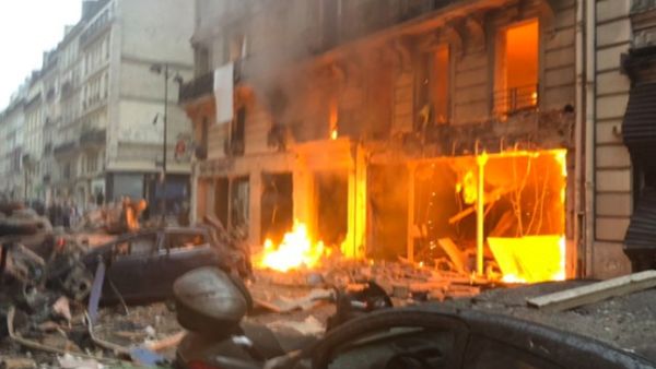 قالت الشرطة الفرنسية إن تسربا للغاز كان السبب وراء انفجار المخبز