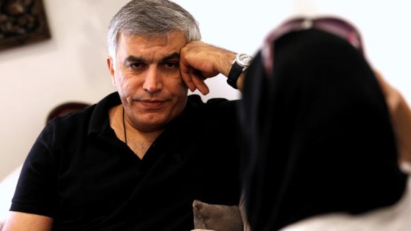  رجب اتهم الحكومة بـ"تعذيب السجناء وإذلالهم وحرمانهم من التعليم، وإساءة معاملتهم، والحط من كرامتهم".