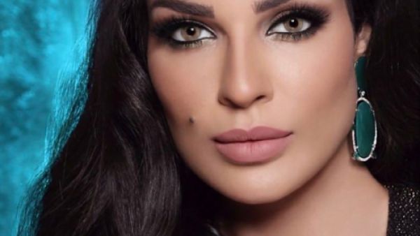 نادين نسيب نجيم تتصدر غلاف مجلة "لها"
