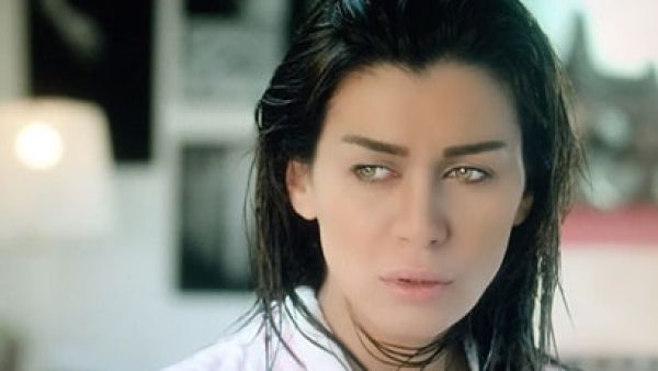 نادين الراسي تلغي الاحتفال بعيد ميلادها