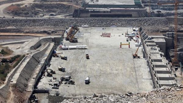 طالب النشطاء النظام بالتعامل بـ "جدية" أكثر مع أزمة سد النهضة والحفاظ على مياه النيل 