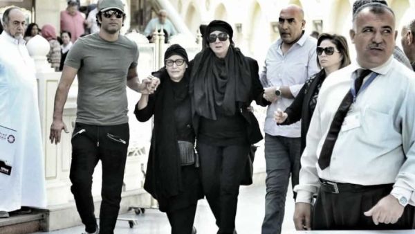 مشاهد من جنازة الرّاحل حمدي قنديل وظهور زوجته الممثلة نجلاء فتحي بحالة انهيار