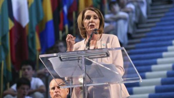 نانسي بيلوسي زعيمة الديمقراطيين بمجلس النواب الامريكي
