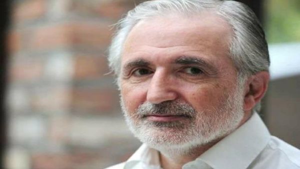  الطبيب كردي يؤم الصلاة في مسجد المركز الإسلامي في ألترينشام،