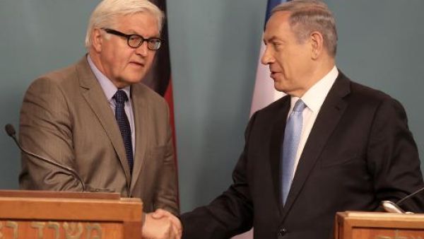 رئيس الوزراء الاسرائيلي بنيامين نتانياهو  في مؤتمر صحافي مشترك مع وزير الخارجية الالماني فرانك فالتر شتاينماير