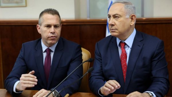 Israeli Prime Minister Benjamin Netanyahu (R) sits next to Israeli Public security Minister Gilad Erdan during the weekly cabinet meeting at his Jerusalem's office on April 10, 2016. (AFP/Gali Tibbon)