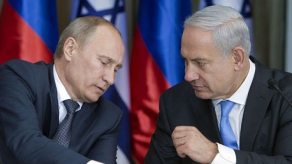 Russian President Vladimir Putin (right) meets with Israeli Prime Minister Benjamin Netanyahu at the Novo-Ogaryovo residence, outside Moscow, on September 21, 2015. (AFP/File)