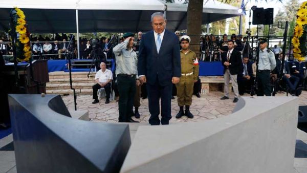 اغتيل رابين على يد اليميني المتطرف يغال عمير الذي يمضي حاليا عقوبة بالسجن مدى الحياة