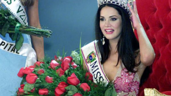 ملكة جمال فنزويلا السابقة مونيكا سبير (29 عاما)