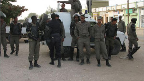 الشرطة اقتحمت الحرم الجامعي لتفريق الطلاب المضربين عن الدراسة واعتقلت 24 منهم الشرطة اقتحمت الحرم الجامعي لتفريق الطلاب المضربين عن الدراسة واعتقلت 24 منهم