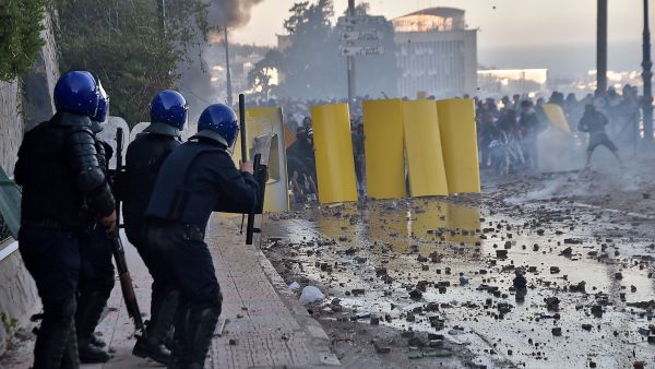 من الاحتجاجات في الجزائر على حكم بوتفليقة
