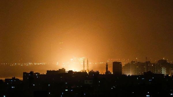 قال مصدر عسكري فلسطيني إن شخصين إصيبا جراء الغارة الاولى