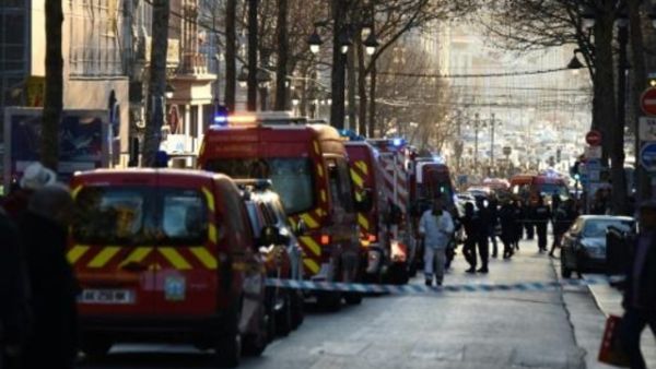 عناصر من الشرطة في وسط مرسيليا اثر قيام شخص بطعن اثنين من المارة بسلاح ابيض

