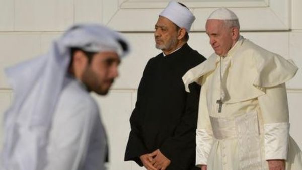البابا فرنسيس بابا الفاتيكان وشيخ الأزهر أحمد الطيب في أبوظبي
