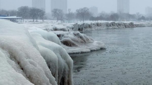 12 قتيلا في عاصفة قطبية تضرب ولايات اميركية

