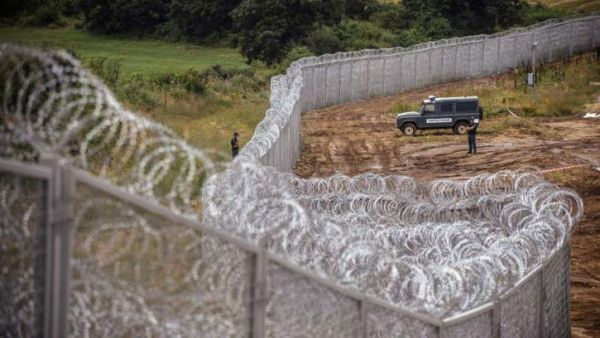  المجر تستكمل بناء جدار عازل بطول 175 كيلومترا على الحدود بينها وبين صربيا 