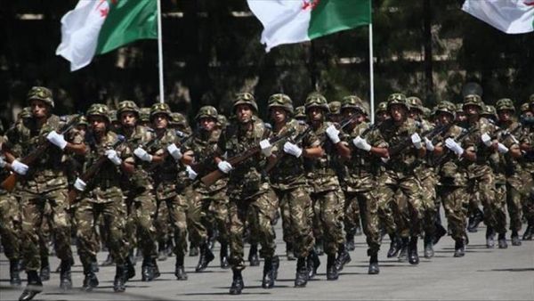جنود من الجيش الجزائري