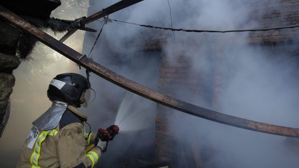 انفجار داخل منشأة لتخزين الألعاب النارية ببلدة توي 